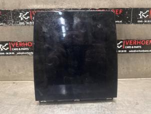 Gebruikte Display Multi Media regelunit Renault Arkana (RJLL) 1.6 E-Tech 145 16V Prijs € 400,00 Margeregeling aangeboden door Verhoef Cars & Parts