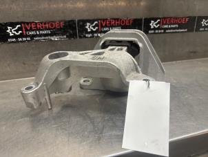 Gebruikte Motorsteun Renault Arkana (RJLL) 1.6 E-Tech 145 16V Prijs op aanvraag aangeboden door Verhoef Cars & Parts