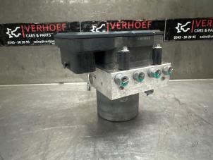 Gebruikte ABS Pomp Renault Arkana (RJLL) 1.6 E-Tech 145 16V Prijs op aanvraag aangeboden door Verhoef Cars & Parts