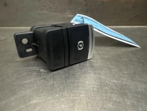 Gebruikte Handrem schakelaar Renault Kangoo Express (RFK) E-Tech 44 kWh Prijs op aanvraag aangeboden door Verhoef Cars & Parts