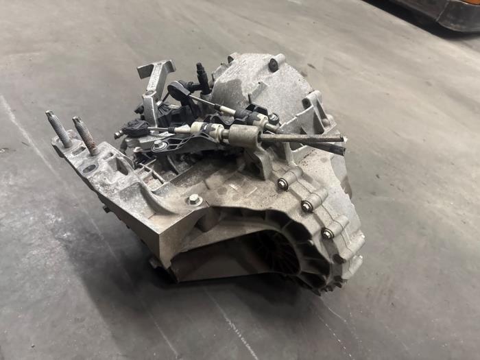 Versnellingsbak van een Ford Transit Custom 2.0 TDCi 16V Eco Blue 105 2020