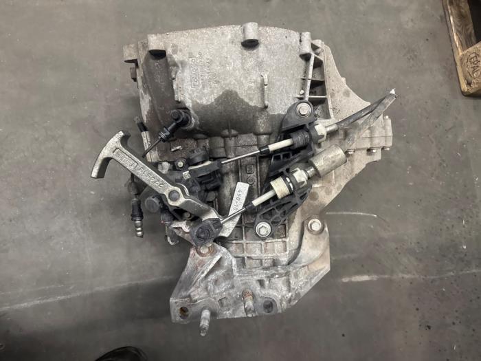 Versnellingsbak van een Ford Transit Custom 2.0 TDCi 16V Eco Blue 105 2020