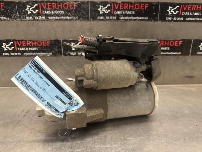 Startmotor van een Ford Transit Custom 2.0 TDCi 16V Eco Blue 105 2020