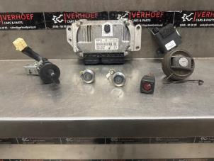 Gebruikte Cilinderslotenset (compleet) Toyota Aygo (B10) 1.0 12V VVT-i Prijs op aanvraag aangeboden door Verhoef Cars & Parts