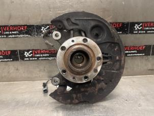 Gebruikte Fusee links-voor Peugeot 308 (L3/L8/LB/LH/LP) 1.5 BlueHDi 130 Prijs € 65,00 Margeregeling aangeboden door Verhoef Cars & Parts