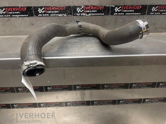 Gebruikte Intercooler Slang Peugeot 308 (L3/L8/LB/LH/LP) 1.5 BlueHDi 130 Prijs € 30,00 Margeregeling aangeboden door Verhoef Cars & Parts
