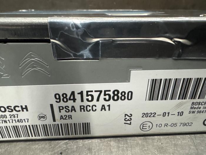 Radio module van een Opel Corsa F (UB/UH/UP) 1.2 Turbo 12V 100 2022