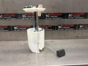 Gebruikte Benzinepomp Mitsubishi ASX 1.6 MIVEC 16V Prijs € 60,00 Margeregeling aangeboden door Verhoef Cars & Parts