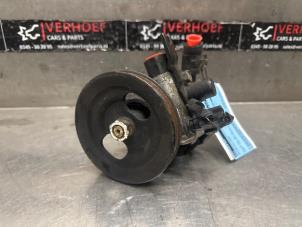 Gebruikte Pomp Servo Kia Rio II (DE) 1.4 16V Prijs € 50,00 Margeregeling aangeboden door Verhoef Cars & Parts