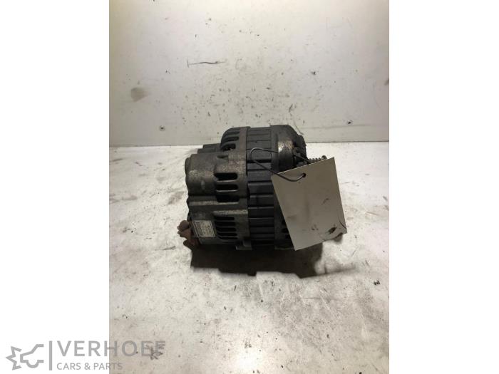 Gebruikte Dynamo Mitsubishi Space Wagon (N8/N9) 2.4 16V GDI GLX Prijs € 40,00 Margeregeling aangeboden door Verhoef Cars & Parts