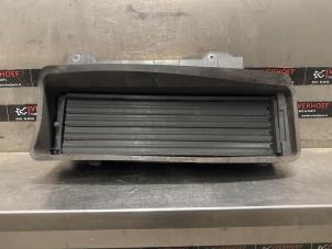 Gebruikte Luchtgeleider Renault Captur (2R) 0.9 Energy TCE 12V Prijs op aanvraag aangeboden door Verhoef Cars & Parts