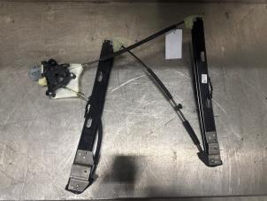 Gebruikte Ruitmechaniek 4Deurs rechts-voor Volkswagen T-Roc I 1.5 TSI 16V Prijs € 50,00 Margeregeling aangeboden door Verhoef Cars & Parts