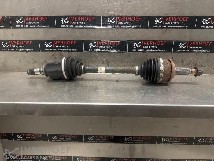 Gebruikte Steekas links-voor Toyota Auris (E18) 1.6 Dual VVT-i 16V Prijs € 75,00 Margeregeling aangeboden door Verhoef Cars & Parts