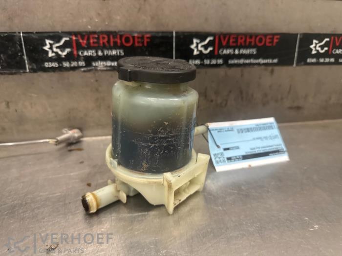 Gebruikte Servo Oliereservoir Toyota Land Cruiser (J15) 2.8 D-4D 16V Prijs op aanvraag aangeboden door Verhoef Cars & Parts