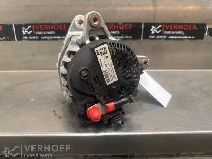 Alternator van een Nissan Juke (F16) 1.0 DIG-T 117 12V 2019