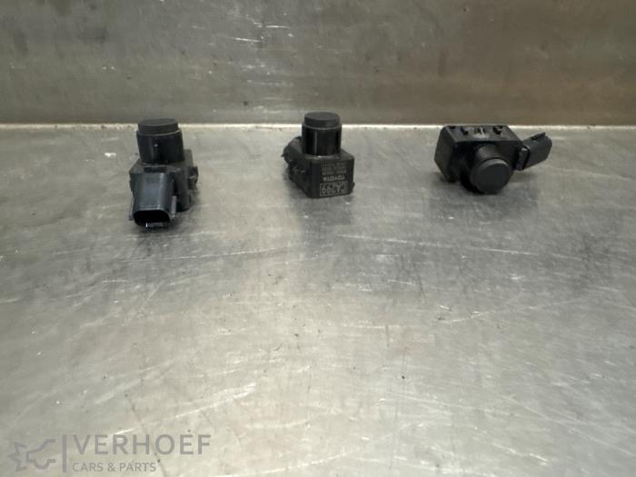 Gebruikte PDC Sensor Set Toyota C-HR (X1,X5) 1.8 16V Hybrid Prijs op aanvraag aangeboden door Verhoef Cars & Parts
