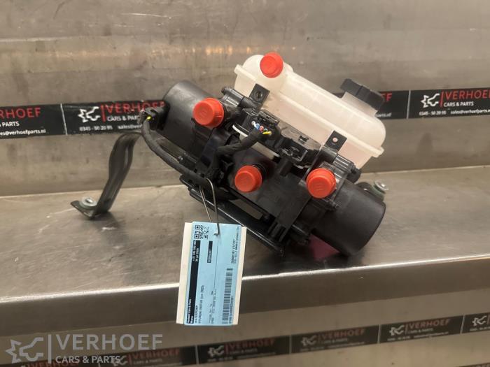 Gebruikte Waterpomp Hyundai Inster (AX1) 42 kWh Prijs op aanvraag aangeboden door Verhoef Cars & Parts