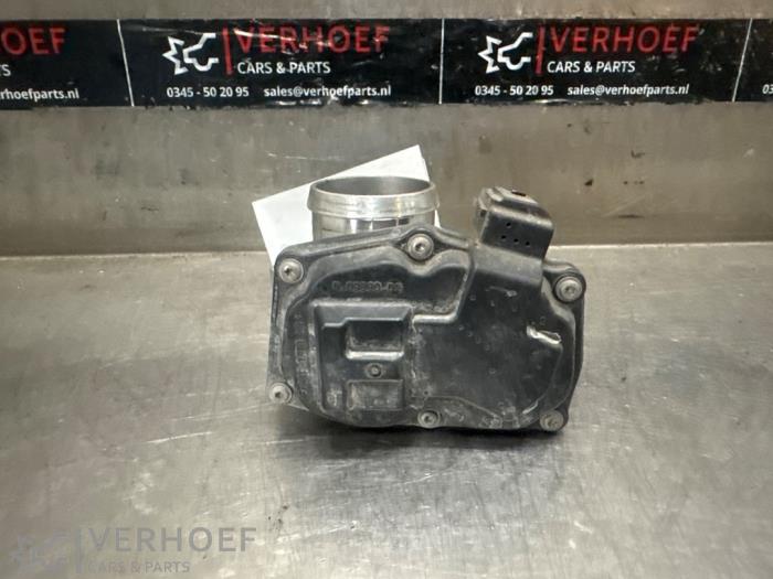 Gasklephuis Ford Fiesta 6 (JA8), 2008 / 2018 1.0 Ti-VCT 12V 65, Hatchback, Benzine, 999cc, 48kW (65pk), FWD, XMJA, 2013-01 / 2017-04 (Gebruikt)