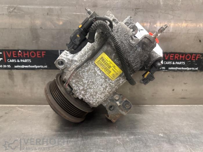 Gebruikte Aircopomp Ford Fiesta 6 (JA8) 1.0 Ti-VCT 12V 65 Prijs € 55,00 Margeregeling aangeboden door Verhoef Cars & Parts