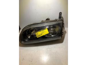 Gebruikte Linker Koplamp Mitsubishi L-400 2.5 TD Prijs € 40,00 Margeregeling aangeboden door Verhoef Cars & Parts