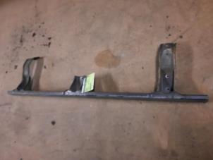 Gebruikte Bumperframe voor Mitsubishi Space Wagon (N8/N9) 2.4 16V GDI GLX Prijs € 30,00 Margeregeling aangeboden door Verhoef Cars & Parts