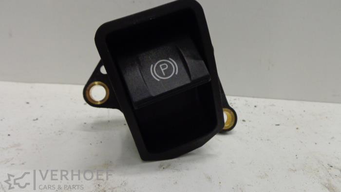 Gebruikte Schakelaar handrem Toyota Avensis Wagon (T27) 2.2 16V D-4D-F 150 Prijs op aanvraag aangeboden door Verhoef Cars & Parts
