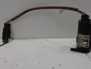 Gebruikte Ruitensproeierpomp voor Hyundai Terracan 2.9 CRDi 16V Prijs € 25,00 Margeregeling aangeboden door Verhoef Cars & Parts