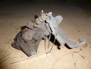 Gebruikte Remklauw (Tang) links-achter Nissan Primera Estate (WP11) 2.0 16V Prijs € 50,00 Margeregeling aangeboden door Verhoef Cars & Parts