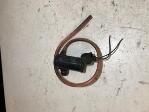 Gebruikte Ruitensproeierpomp achter Toyota RAV4 (A2) 2.0 16V VVT-i 4x4 Prijs € 30,00 Margeregeling aangeboden door Verhoef Cars & Parts