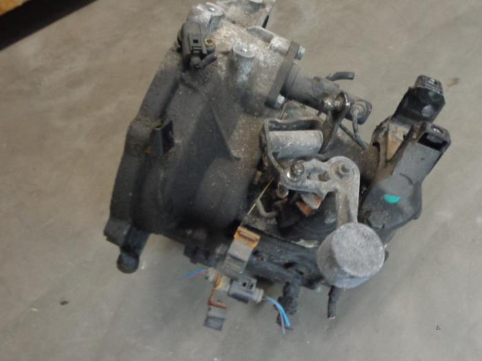 Versnellingsbak van een Skoda Fabia (6Y2) 1.4i 2000
