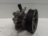 Stuurbekrachtiging Pomp van een Toyota Avensis Wagon (T25/B1E), 2003 / 2008 2.4 16V VVT-i D4, Combi/o, Benzine, 2.362cc, 120kW (163pk), FWD, 2AZFSE, 2003-10 / 2008-10, AZT251 2005