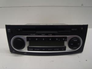 Gebruikte Radio CD Speler Mitsubishi Colt (Z2/Z3) 1.1 12V Prijs op aanvraag aangeboden door Verhoef Cars & Parts