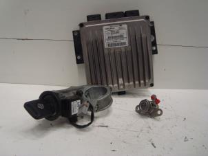 Gebruikte Set Cilindersloten (compleet) Nissan NV 200 (M20M) 1.5 dCi 86 Prijs € 250,00 Margeregeling aangeboden door Verhoef Cars & Parts
