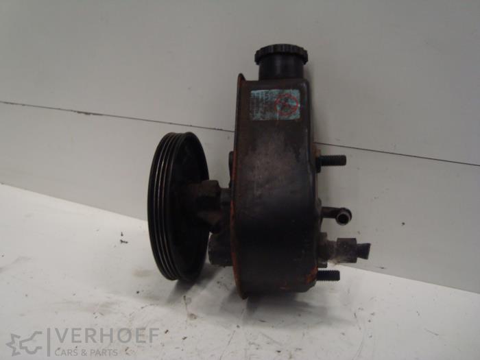 Gebruikte Pomp Servo Renault Megane Classic (LA) 1.6i RN,RT,Alizé Prijs € 40,00 Margeregeling aangeboden door Verhoef Cars & Parts