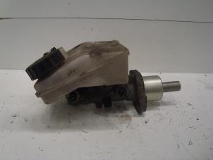 Gebruikte Hoofdremcilinder Peugeot 206 (2A/C/H/J/S) 1.4 HDi Prijs op aanvraag aangeboden door Verhoef Cars & Parts