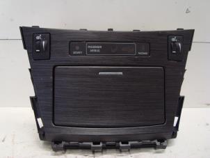 Gebruikte Schakelaar Stoelverwarming Toyota Avensis Wagon (T27) 2.0 16V VVT-i Prijs op aanvraag aangeboden door Verhoef Cars & Parts