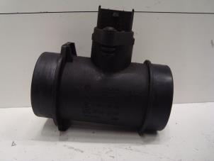 Gebruikte Luchthoeveelheidsmeter Kia Carens II (FJ) 1.6i 16V Prijs op aanvraag aangeboden door Verhoef Cars & Parts