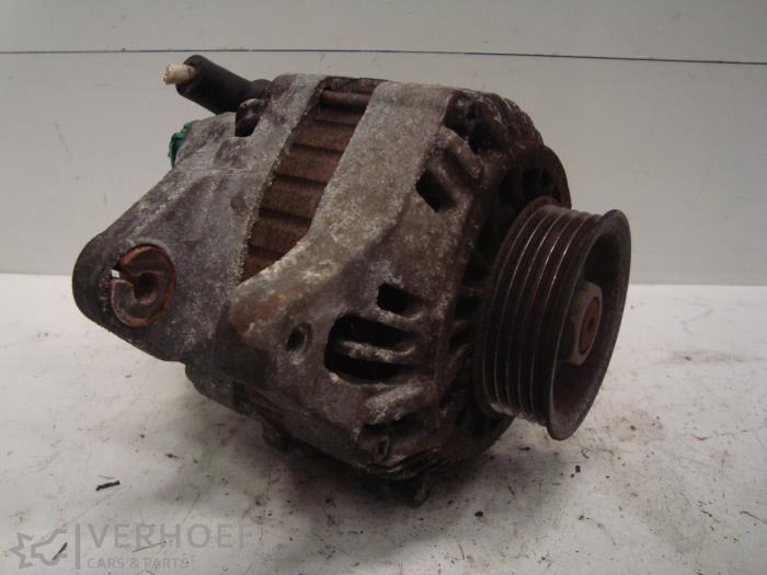 Gebruikte Dynamo Honda Jazz (GD/GE2/GE3) 1.3 i-Dsi Prijs € 30,00 Margeregeling aangeboden door Verhoef Cars & Parts