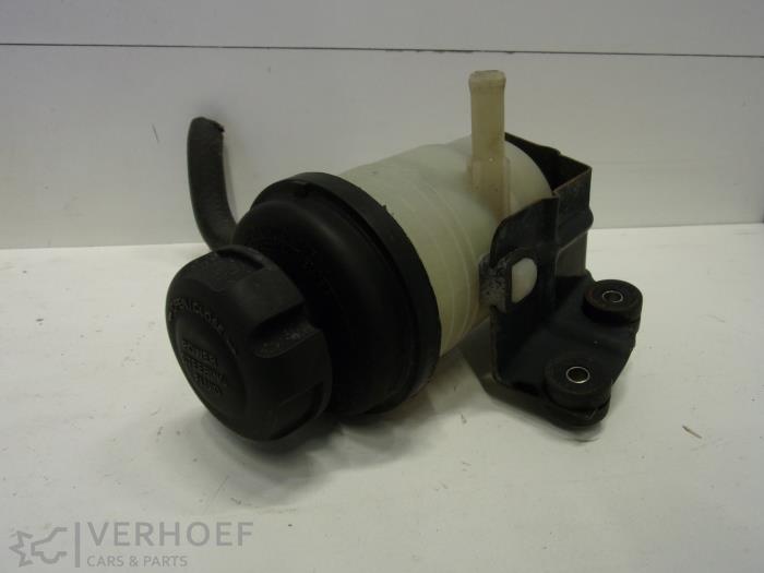 Gebruikte Servo Oliereservoir Hyundai Santa Fe II (CM) 2.7 V6 24V 4x4 Prijs op aanvraag aangeboden door Verhoef Cars & Parts