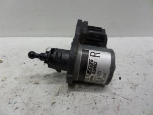 Gebruikte Koplampmotor Lexus RX (L2) 450h V6 24V VVT-i 4x4 Prijs € 40,00 Margeregeling aangeboden door Verhoef Cars & Parts