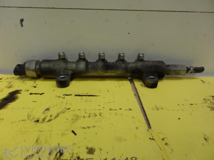 Gebruikte Common rail (Injectie) Toyota Avensis (T25/B1B) 2.2 D-4D 16V Prijs € 90,00 Margeregeling aangeboden door Verhoef Cars & Parts