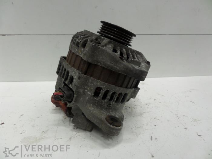 Gebruikte Dynamo Mitsubishi Galant (EA/EC) 2.0 16V Prijs € 40,00 Margeregeling aangeboden door Verhoef Cars & Parts
