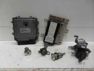 Gebruikte Slotenset Cilinder (compleet) Mitsubishi Colt Prijs € 200,00 Margeregeling aangeboden door Verhoef Cars & Parts