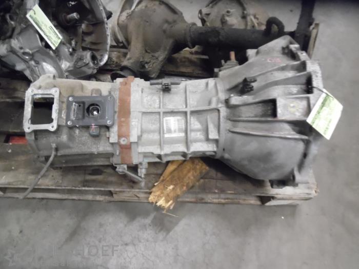 Gebruikte Versnellingsbak Toyota Hilux IV 2.5 D4-D 16V 4x4 Prijs op aanvraag aangeboden door Verhoef Cars & Parts