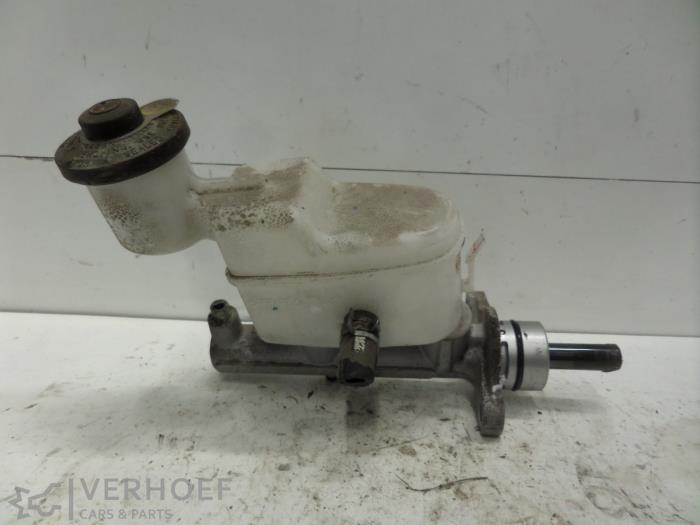Gebruikte Hoofdremcilinder Toyota Hilux IV 2.5 D4-D 16V 4x4 Prijs op aanvraag aangeboden door Verhoef Cars & Parts
