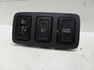 Gebruikte Schakelaar Koplamp Ihv Suzuki Swift (ZA/ZC/ZD1/2/3/9) 1.6 Sport VVT 16V Prijs op aanvraag aangeboden door Verhoef Cars & Parts