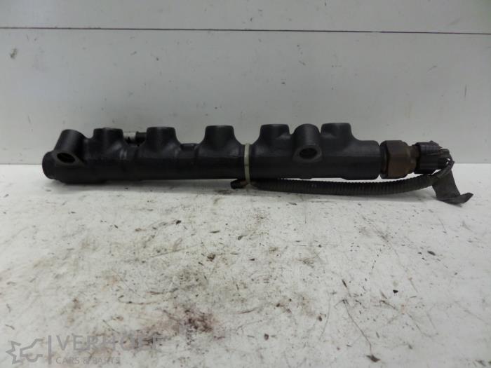 Gebruikte Verstuiver brug Toyota Avensis Verso (M20) 2.0 D-4D 16V Prijs op aanvraag aangeboden door Verhoef Cars & Parts