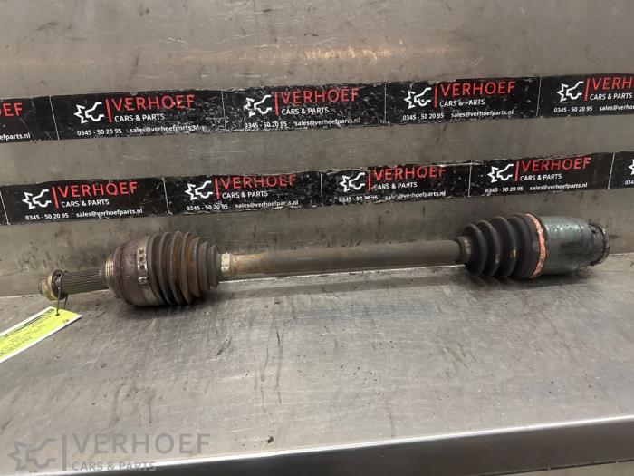 Gebruikte Aandrijfas links-voor Subaru Legacy Wagon (BG) 2.5i 16V 4x4 Prijs op aanvraag aangeboden door Verhoef Cars & Parts