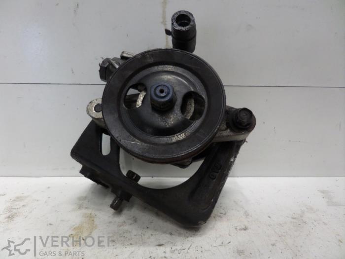 Gebruikte Pomp Servo Hyundai Coupe 2.0i 16V Prijs € 40,00 Margeregeling aangeboden door Verhoef Cars & Parts