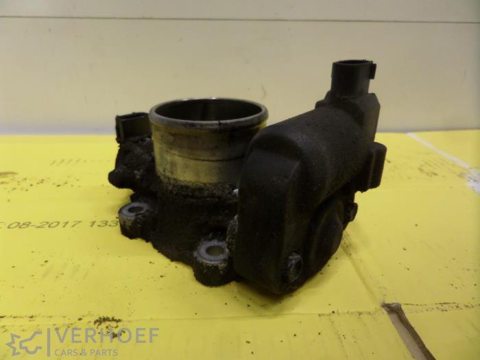 Gebruikte Gasklephuis Toyota Corolla Verso (R10/11) 2.2 D-4D 16V Prijs € 50,00 Margeregeling aangeboden door Verhoef Cars & Parts